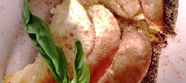 Творожная запеканка с яблоками без муки и манки