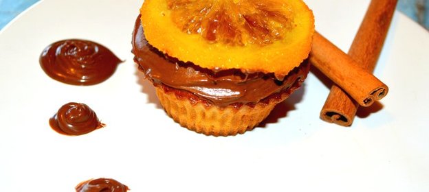 Простой апельсиновый кекс с шоколадом