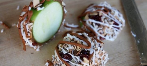 Яблоки в карамели и шоколаде