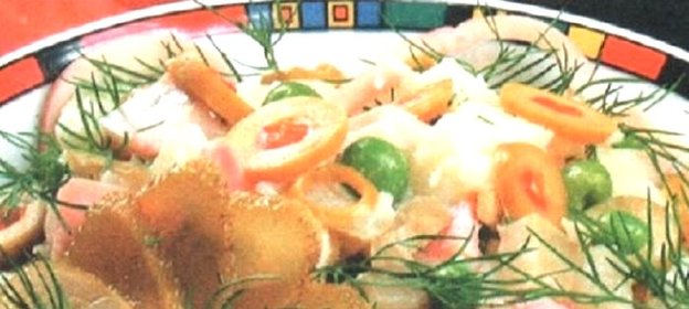 Салат из консервированных кальмаров