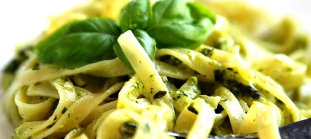 Паста с соусом песто