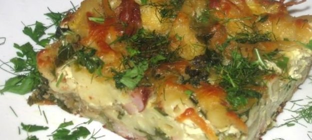 Запеканка из макарон, грудинки и шпината