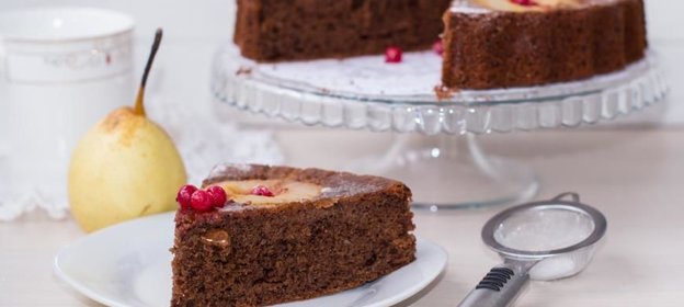 Шоколадный пирог с грушами
