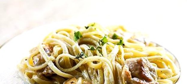 Паста с курицей и мятным сливочным соусом