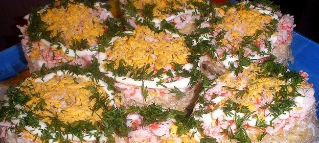 Салат на вафельных коржах