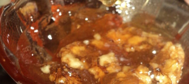 Янтарное яблочное желе с орехами