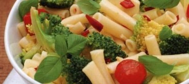 Макароны с помидорами и брокколи