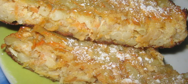Макаронная запеканка с яблоками и морковкой