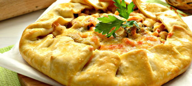 Салат куриный с ананасами