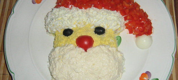 Салат к новогоднему столу.Идея украшения