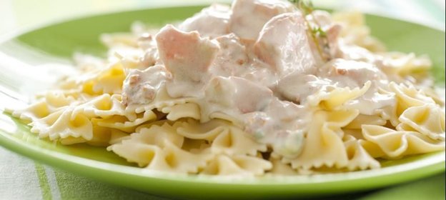 Паста с лососево-сырным соусом