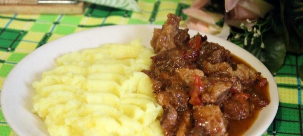 Свинина тушеная с овощами