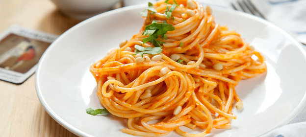 Спагетти с соусом из печеного болгарского перца