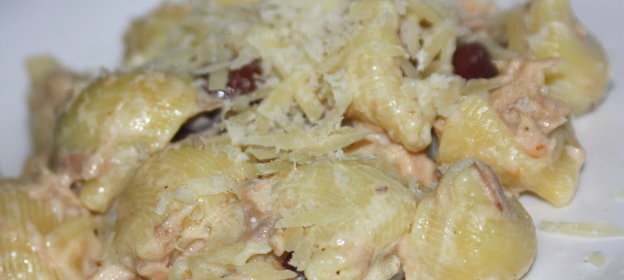 Паста с тунцом, каперсами и оливками