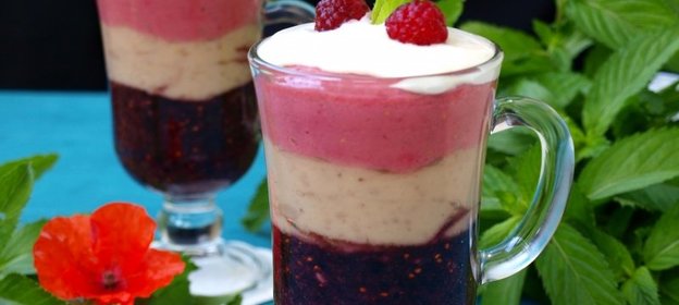 Ягодный десерт с бананами