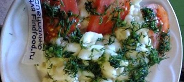 Макароны отварные со сливочным маслом и помидорами