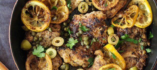 Курица с лимоном и оливками