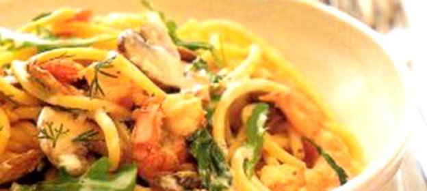 Паста с креветками и шампиньонами в сливочно-горчичном соусе