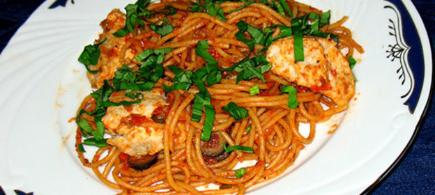 Паста (из цельного зерна) с томатным соусом и ньоками из пёстрого окуня(тилапии)