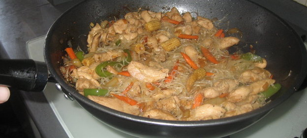 Лапша с овощами и мясом по-китайски