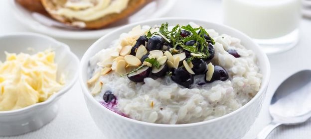 Рисовая каша с голубикой