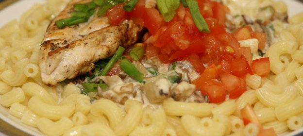 Паста Альфредо с грибами и курицей