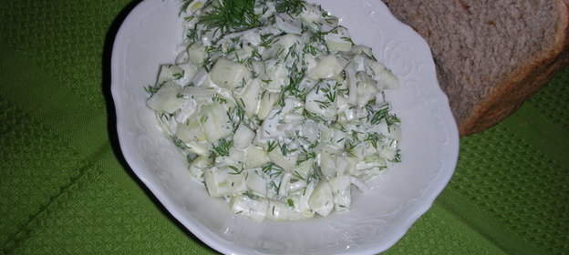 Остренький салат из свежих огурчиков