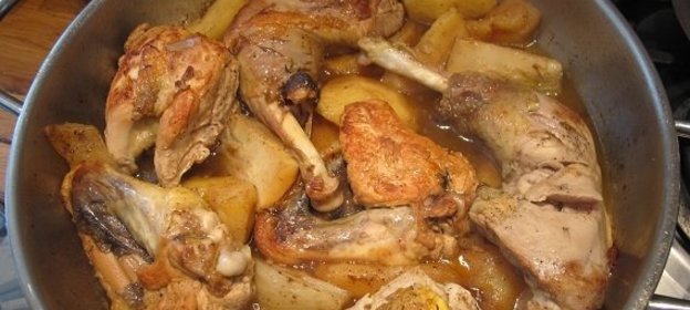 Цесарка тушеная