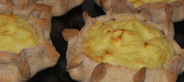 Салат с курицей, орехами, сыром