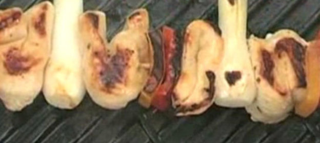 Курица на шпажках