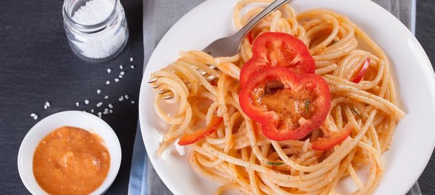 Спагетти с соусом из болгарского перца