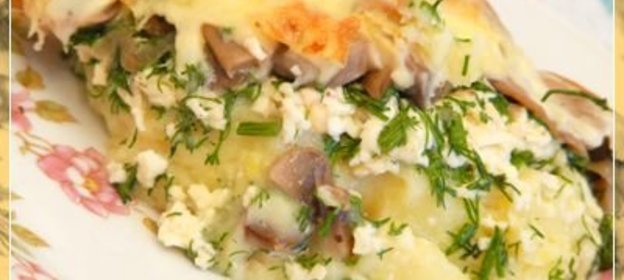 Картофельная запеканка с грибами, брынзой, сыром и укропом