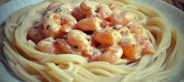 Спагетти с креветками в сливочно-коньячном соусе