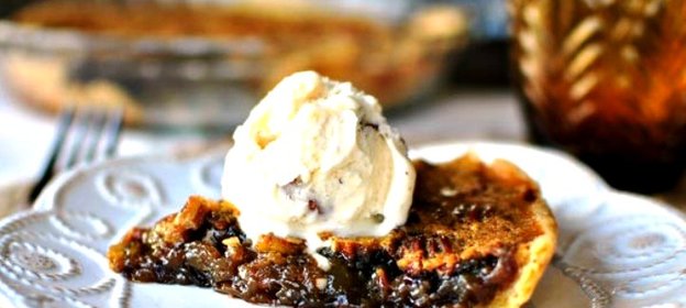 Шоколадный пирог с орехами пекан