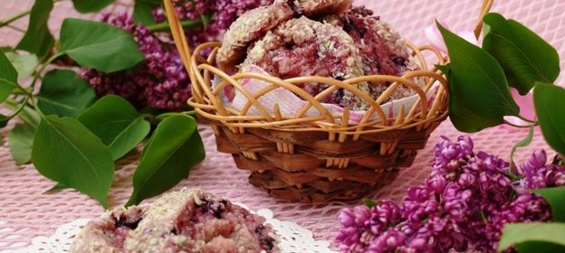 Песочное печенье с чёрной смородиной