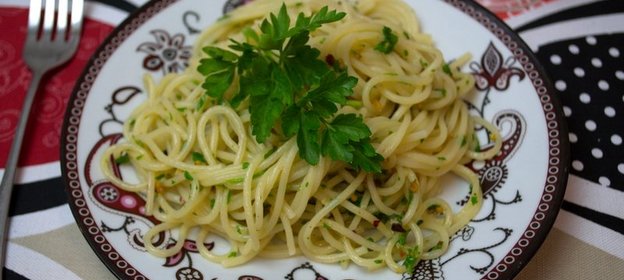 Паста с чесночным соусом