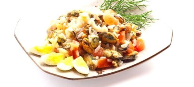 Салат с рисом и мидиями