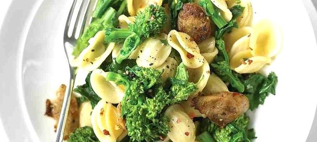 Орекьетте с брокколи и колбасками