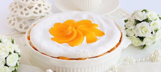 Слоеная меренга с персиками