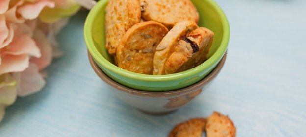Сырное печенье с пряными травами