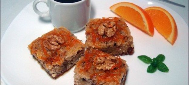Манник с грецкими орехами и апельсиновым сиропом