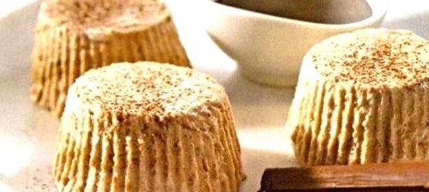 Парфе из миндаля и нуги с шоколадным соусом