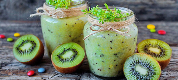 Пшенный смузи из киви и сельдерея