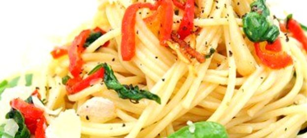Спагетти с оливковым маслом, чесноком и перцем чили