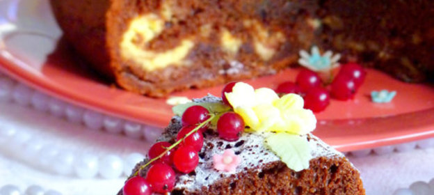 Шоколадно-творожный пирог с черешней