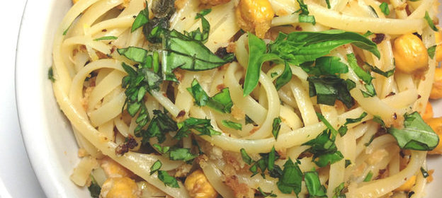 Спагетти с нутом и каперсами