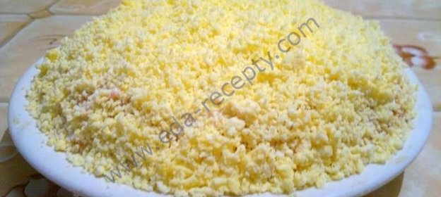 Слоеный салат с крабовыми палочками