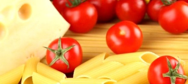 Макароны в остром томатном соусе с пармезаном