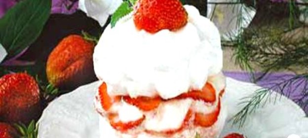 Меренга с клубникой