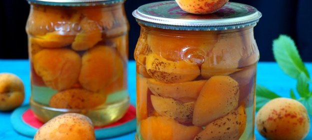 Консервированные абрикосы в сиропе